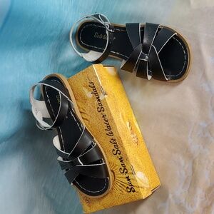 Salt Water Sandals 9 black leather USA made flat classic.